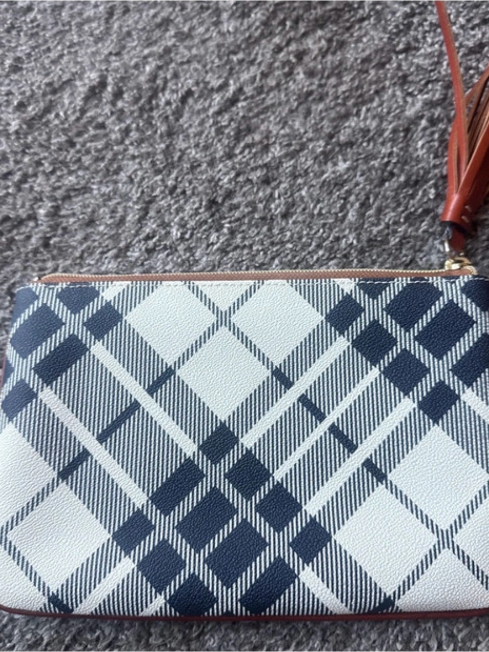 NWOT Dooney & Bourke Navy and White Plaid Zip Pouch with Leather Tassel - Picture 3 of 4